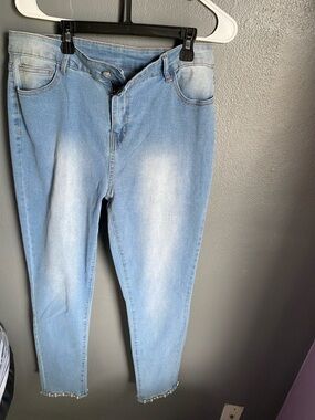 Light Blue Women's Jeans - Classic pearls around the ankles and bows